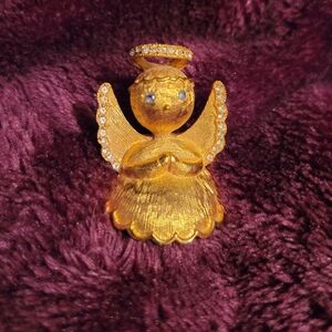 Ornate Gold Angel Brooch with Detailed Wings and Halo